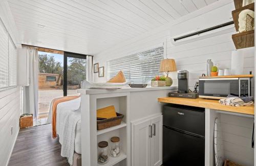 Fredericksburg Casa | New The Saguaro-Tiny Shipping Container Home