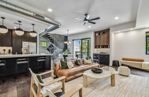 Hyde Park Casa | NEW! The Strata Barn - Luxury Hyde Park Townhome
