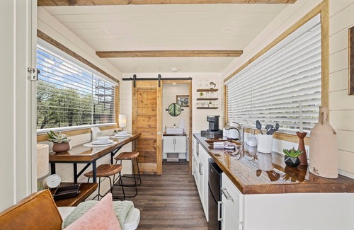 Fredericksburg Casa | New The Texas Retreat-container Home