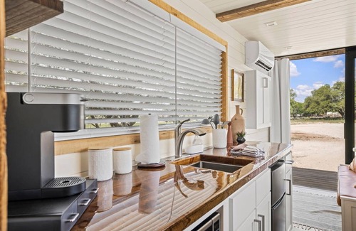 Fredericksburg Casa | New The Texas Retreat-container Home