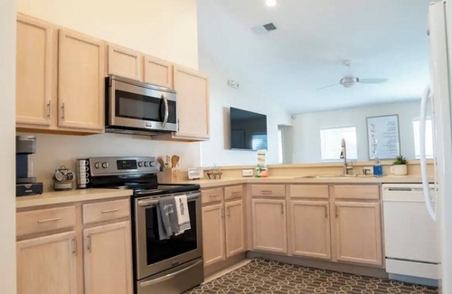 Lake Davenport Estates Villa | New! Themed rooms, Heated pool with private fenced yard, Pet friendly!
