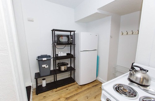 Willoughby Apartamento | NEW Tiny Groovy Town Spot by dining, shops, bars