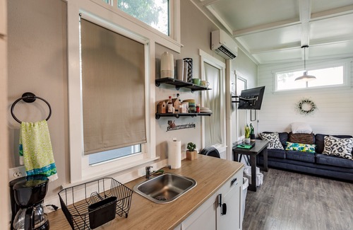 Iona Chalet De Esquí | New Tiny House - ¡PRECIO INTRODUCTORIO a minutos de Sanibel y Fort Myers Beach!