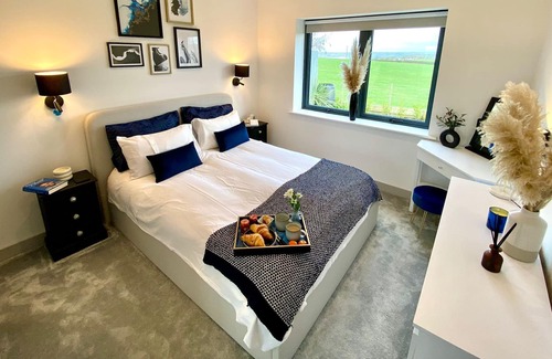 Little Petherick Casa | New to 2023, luxury home with stunning rural views