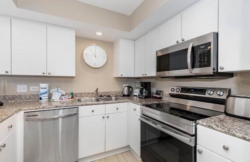 Arcadian Shores Apartamento | New to rentals and newly re-decorated - 605 Brighton Kingston Plantation condo