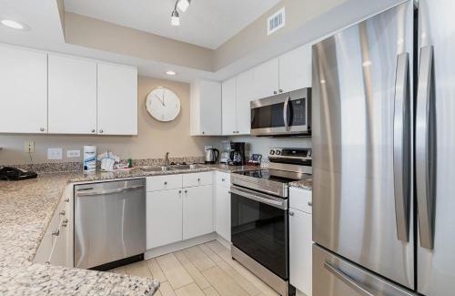 Arcadian Shores Apartamento | New to rentals and newly re-decorated - 605 Brighton Kingston Plantation condo