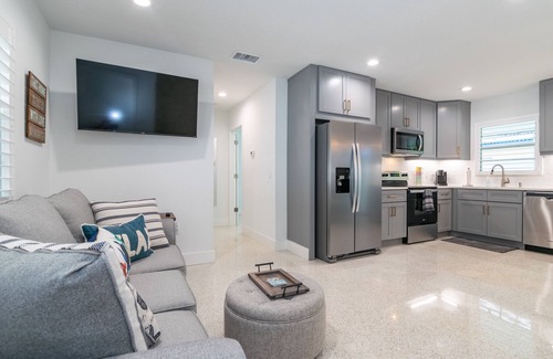 Ilexhurst Casa | New To The Rental Market Just Steps To The Beach!