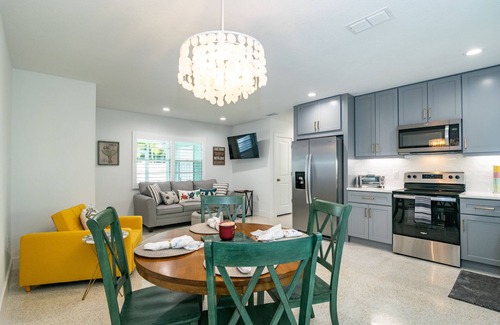 Ilexhurst Casa | New To The Rental Market Just Steps To The Beach!