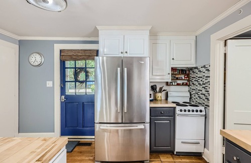 Terrell Casa | New to VRBO! Charming lakefront cottage with great views!
