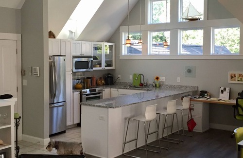 Kennebunk Condominio | New to VRBO! Elegant, modern condo in the heart of historic Kennebunk, Maine