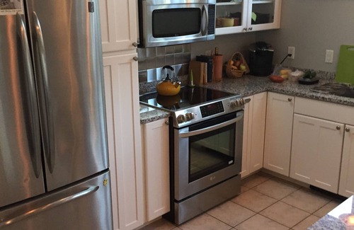 Kennebunk Condominio | New to VRBO! Elegant, modern condo in the heart of historic Kennebunk, Maine