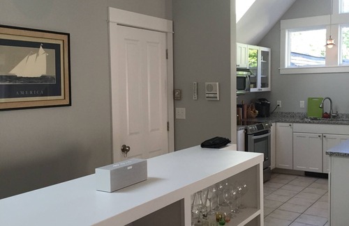 Kennebunk Condominio | New to VRBO! Elegant, modern condo in the heart of historic Kennebunk, Maine