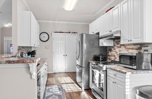Jefferson Casa | New to Vrbo Jefferson Poolside Escape w pool