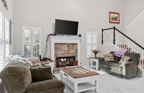 Jefferson Casa | New to Vrbo Jefferson Poolside Escape w pool