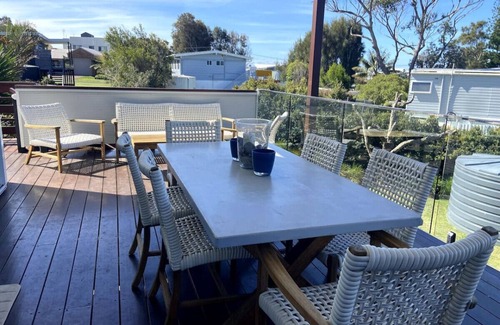 Bawley Point Casa | New to VRBO: Lavish Home 4mins to the beach Pet- Friendly House