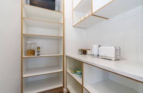 Ainslie Apartamento | New to VRBO: New 4 bedroom city home with Tesla charger