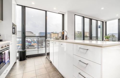 Braddon Apartamento | New to VRBO: Roomy 2BR/2BA City-Centre Apt