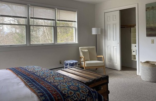 Morrisville Casa | NEW to VRBO! Spacious 3 BR with Mansfield views near Stowe