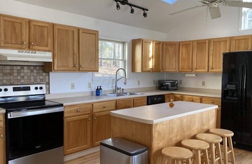 Morrisville Casa | NEW to VRBO! Spacious 3 BR with Mansfield views near Stowe