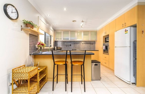 Gungahlin Apartamento | New to VRBO: Superb 3BR Townhouse near Town Centre!