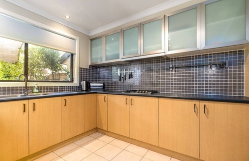 Gungahlin Apartamento | New to VRBO: Superb 3BR Townhouse near Town Centre!