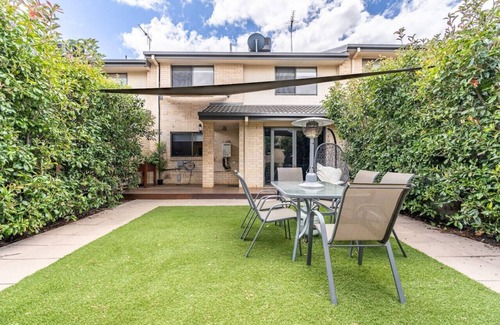 Gungahlin Apartamento | New to VRBO: Superb 3BR Townhouse near Town Centre!