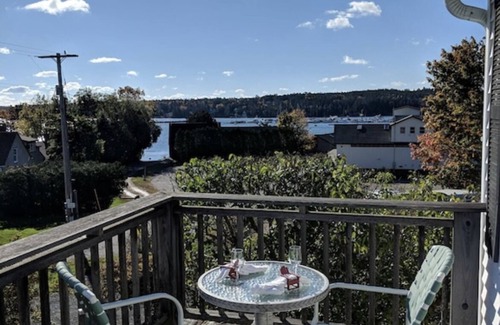 Southwest Harbor Apartamento | New, top deck couples retreat overlooking Southwest harbor!