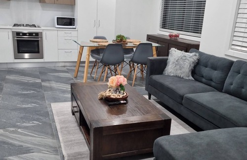 Christies Beach Casa | New town house 5 min from the beach!