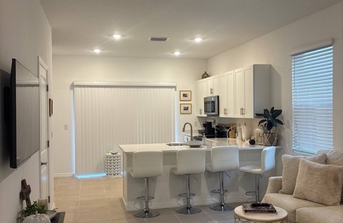 Sarasota Casa | New townhome, corner lot overlooking park
