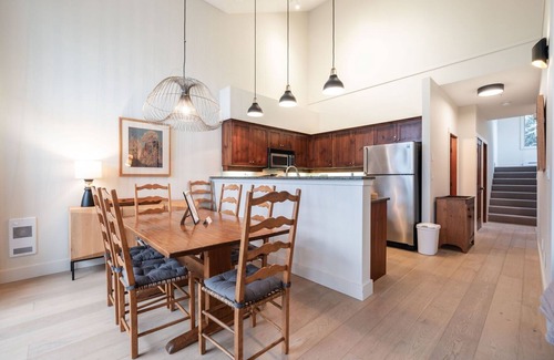 Nordic Estates Condominio | NEW! Townhome | Wifi | Complex hot tub | BBQ