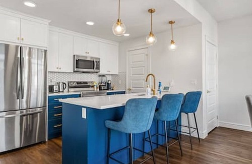 Southeast Calgary Casa | New Townhouse mins to South Health Campus & YMCA