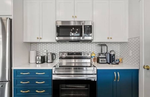Southeast Calgary Casa | New Townhouse mins to South Health Campus & YMCA
