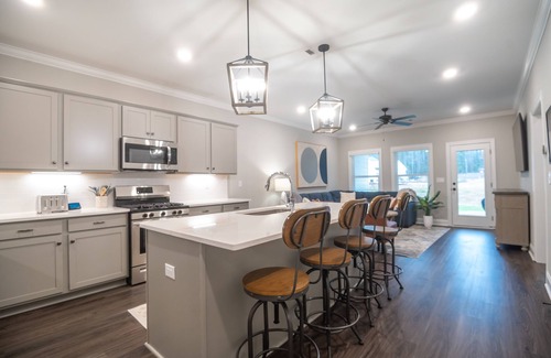 Auburn - Opelika Casa | New Townhouse w/ Game Room & Nintendo 64 - Right Off 280