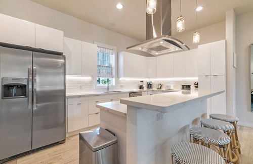 Mid-City Condominio | New Townhouse with 2 Balconies