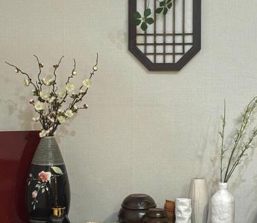 Gwanak-gu Apartamento | #New #Traditional mood #Line2 Sillim station walk 10min, Hongdae Gangnam 20min #3Bed 3AC Netflix #쉼온유 stay