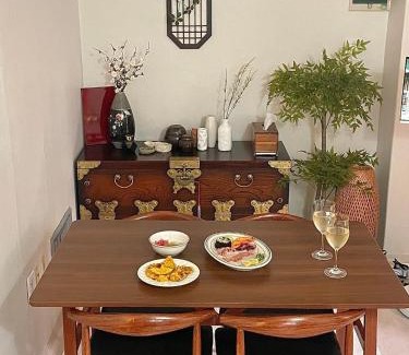 Gwanak-gu Apartamento | #New #Traditional mood #Line2 Sillim station walk 10min, Hongdae Gangnam 20min #3Bed 3AC Netflix #쉼온유 stay
