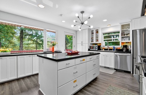 Sammamish Casa | NEW! Tranquil 4BR Escape | Deck, Huge Yard & Nature