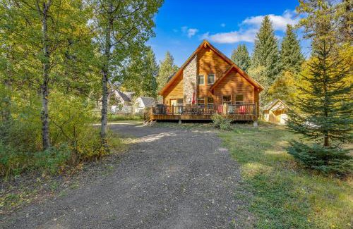 McCall Casa | New! Tranquil Aspens - near lake, town, parks - expansive deck - pet friendly