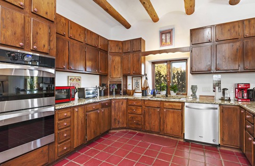 Canoncito Casa | NEW! Tranquil Home Nestled in the Santa Fe Hills |15 min to Plaza - Pet ok!
