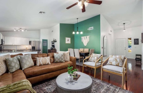 Parkwood Ranch Casa | *NEW* Tropical Backyard Oasis! Heated Pool & Spa!