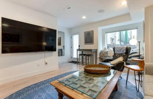 Jefferson Park Apartamento | New two room apartment close to stadium and downtown on a park