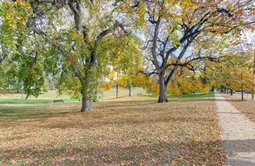 Jefferson Park Apartamento | New two room apartment close to stadium and downtown on a park