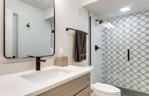 Jefferson Park Apartamento | New two room apartment close to stadium and downtown on a park