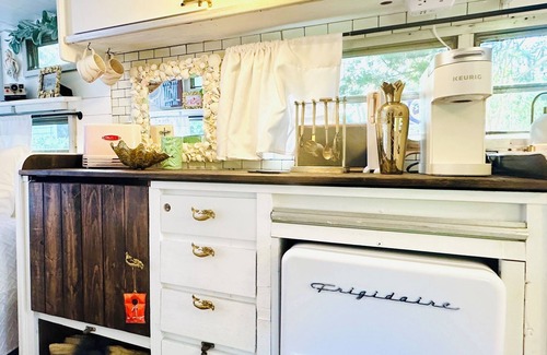 Tybee Island Cabaña | NEW! Tybee’s Happy Glamper: POOL + FREE Bikes & Golf Cart + Stroll to Beach