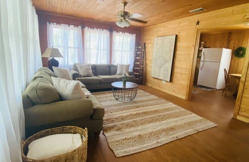New Ulm Cabina | New Ulm Cozy Cabin in the woods.