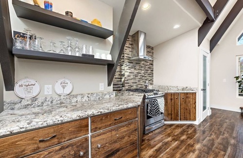 Independence Casa | NEW! Unique 4BR Into The Woods | Fire Pit