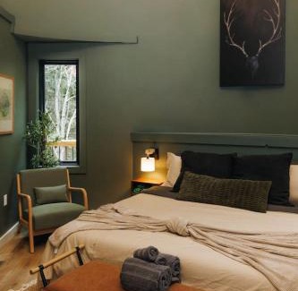Saint Helens Casa | NEW Unique Stay w King Beds and Private Hot Tub