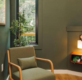 Saint Helens Casa | NEW Unique Stay w King Beds and Private Hot Tub