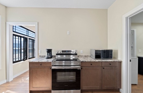 West Central Apartamento | New unit downtown Fort Wayne- by Grand Wayne, Embassy, Electric Works, Tin Caps.