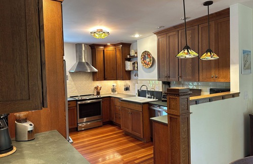 Florence Casa | NEW! Updated 1920's Craftsman near Smith College for Dec holidays + Jan